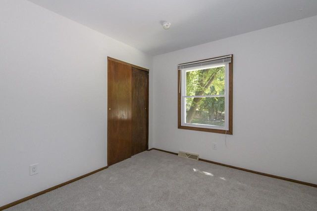 519 Greenfield DRIVE, Grafton, WI 53024
