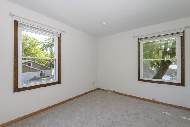 519 Greenfield DRIVE, Grafton, WI 53024