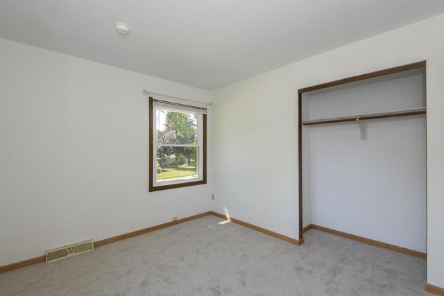 519 Greenfield DRIVE, Grafton, WI 53024