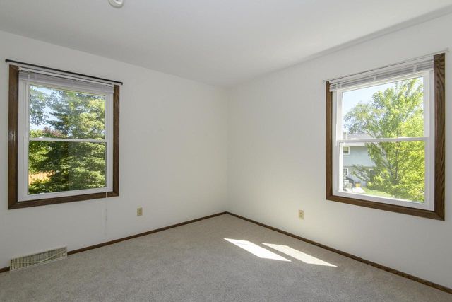 519 Greenfield DRIVE, Grafton, WI 53024