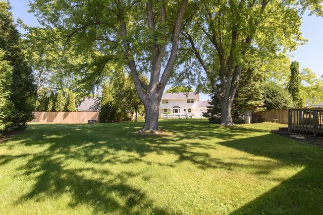 519 Greenfield DRIVE, Grafton, WI 53024