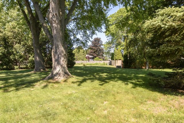 519 Greenfield DRIVE, Grafton, WI 53024