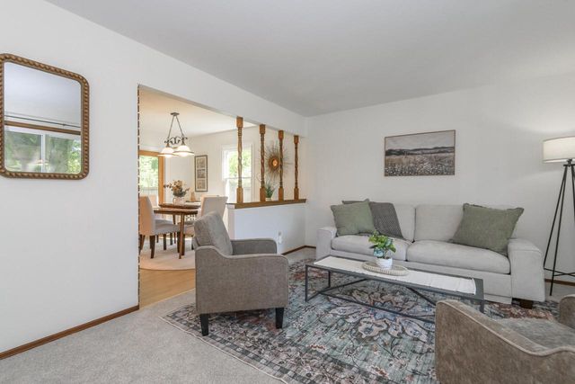 519 Greenfield DRIVE, Grafton, WI 53024