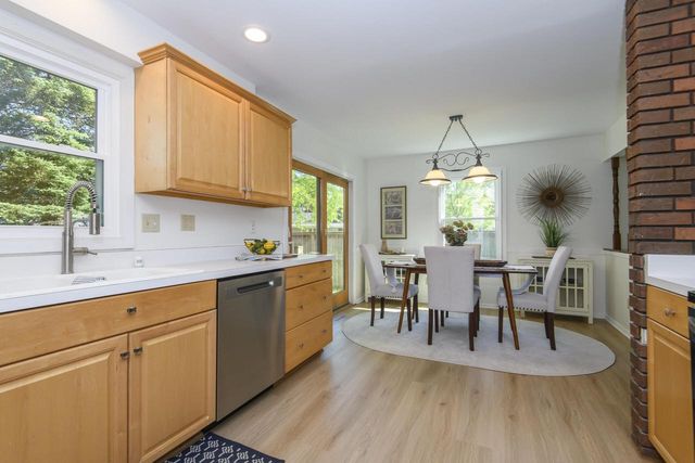 519 Greenfield DRIVE, Grafton, WI 53024