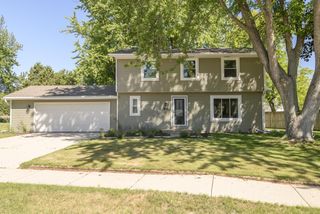 519 Greenfield DRIVE, Grafton, WI 53024