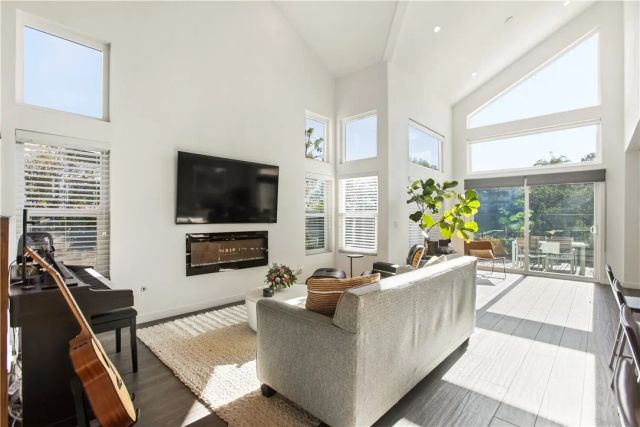 24522 Windsor C, Valencia, CA 91355