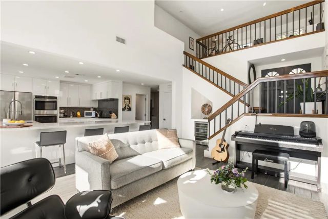 24522 Windsor C, Valencia, CA 91355