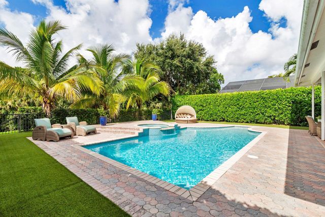 117 Hidden Hollow Drive, Palm Beach Gardens, FL 33418
