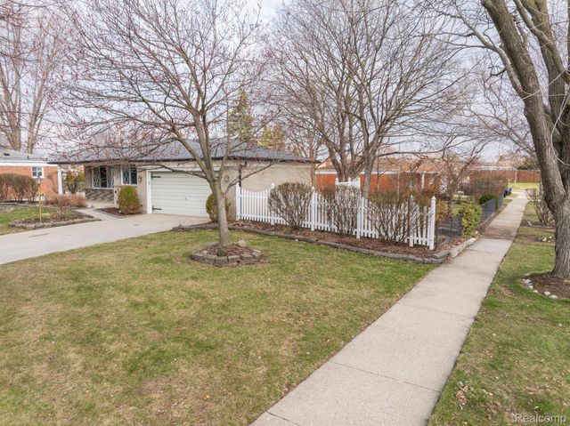 5121 McKinley Road, Warren, MI 48091