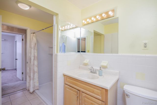 5121 McKinley Road, Warren, MI 48091