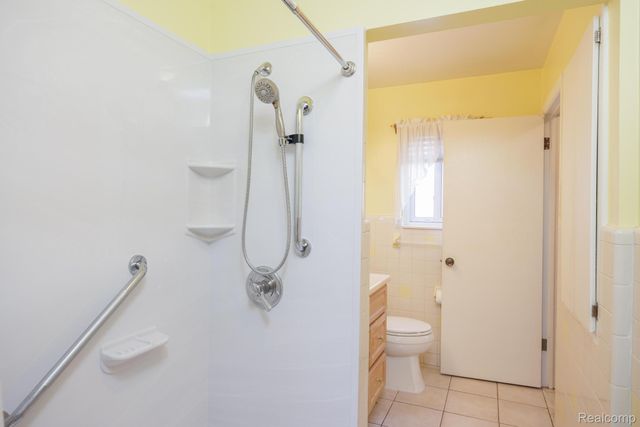 5121 McKinley Road, Warren, MI 48091