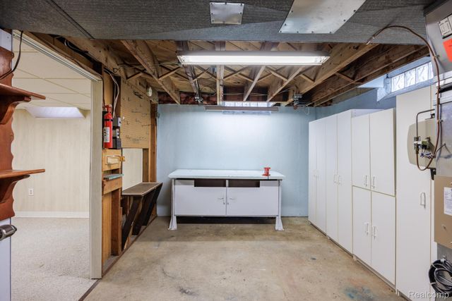 5121 McKinley Road, Warren, MI 48091