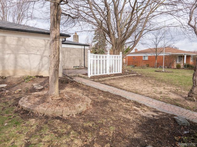 5121 McKinley Road, Warren, MI 48091