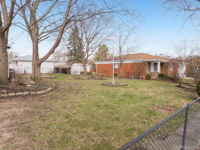5121 McKinley Road, Warren, MI 48091