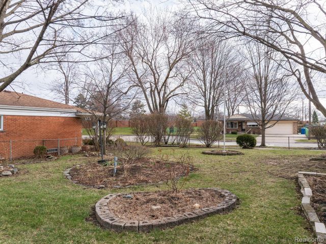 5121 McKinley Road, Warren, MI 48091