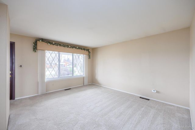 5121 McKinley Road, Warren, MI 48091