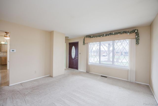 5121 McKinley Road, Warren, MI 48091