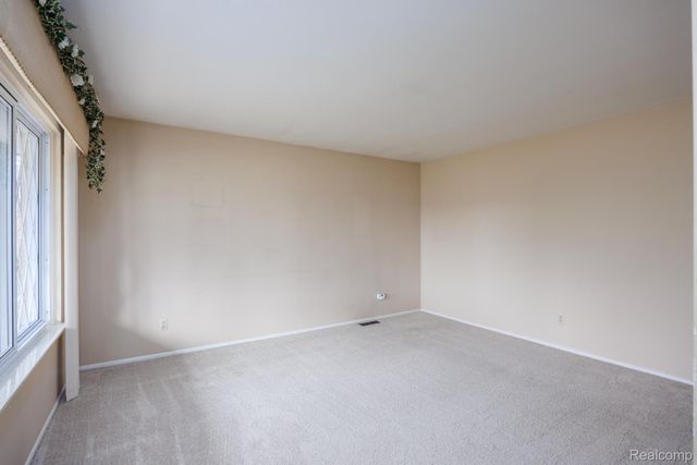 5121 McKinley Road, Warren, MI 48091