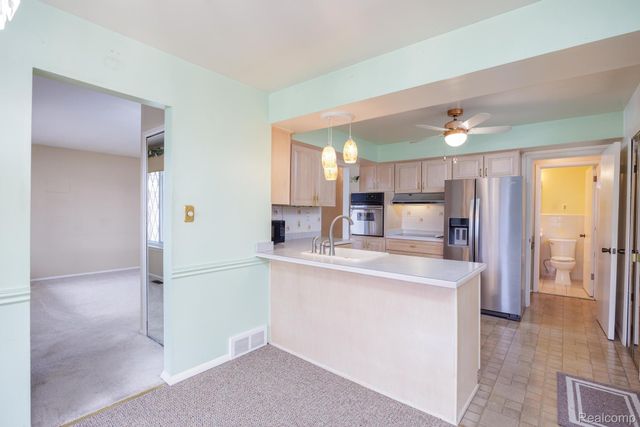 5121 McKinley Road, Warren, MI 48091