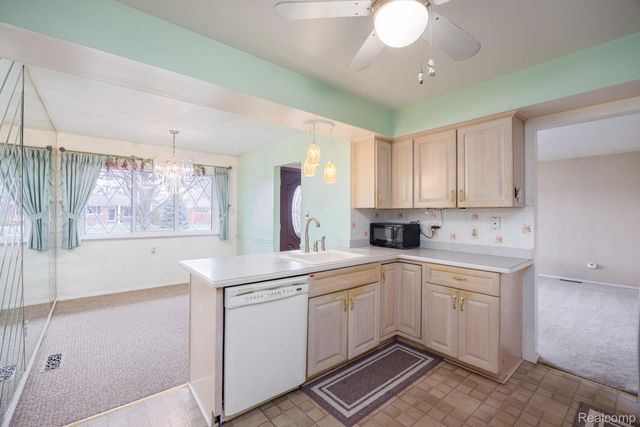 5121 McKinley Road, Warren, MI 48091