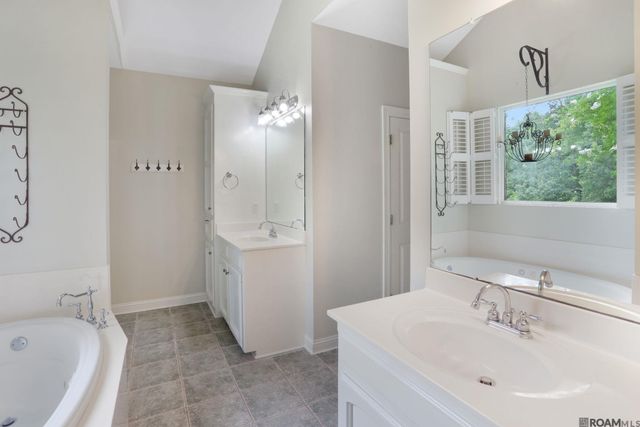 11924 Indigo Dr, St Francisville, LA 70775