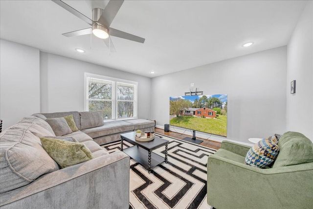 1531 Coral Ridge RD, Roanoke, VA 24018