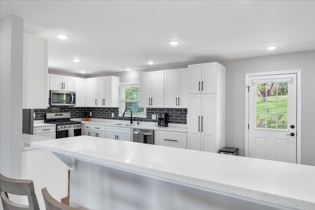 1531 Coral Ridge RD, Roanoke, VA 24018