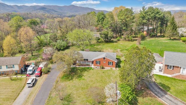 1531 Coral Ridge RD, Roanoke, VA 24018