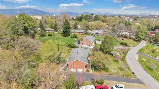 1531 Coral Ridge RD, Roanoke, VA 24018