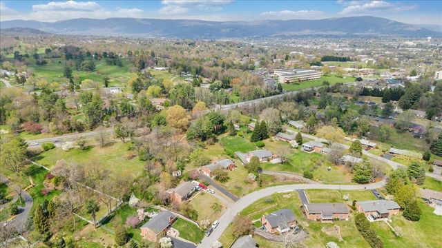 1531 Coral Ridge RD, Roanoke, VA 24018