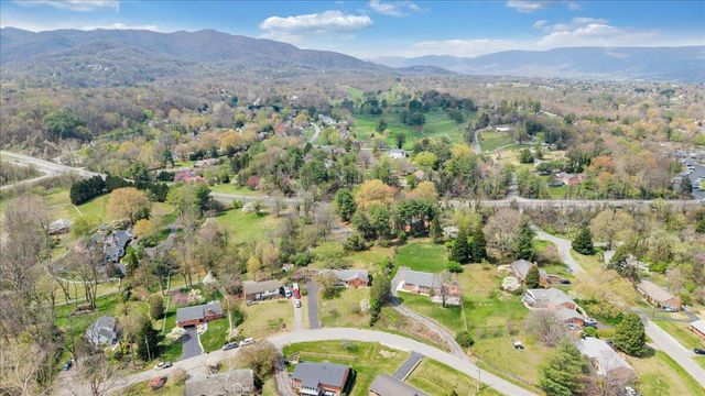 1531 Coral Ridge RD, Roanoke, VA 24018