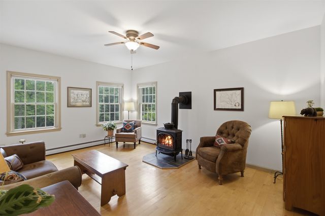 386 Farm Road, Arlington, VT 05250