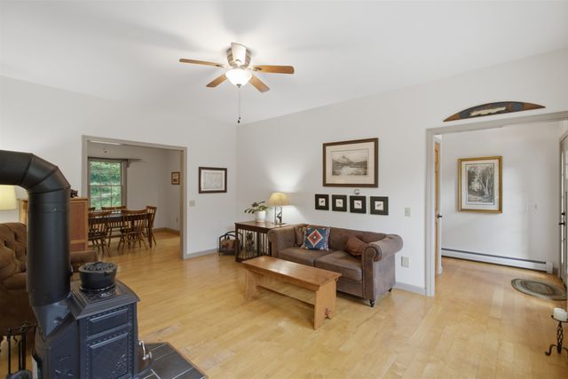 386 Farm Road, Arlington, VT 05250