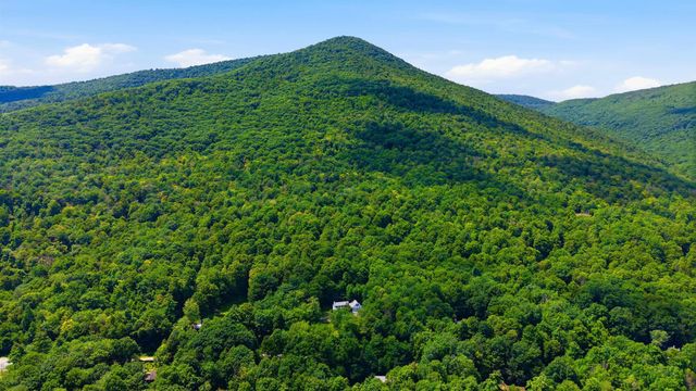 386 Farm Road, Arlington, VT 05250