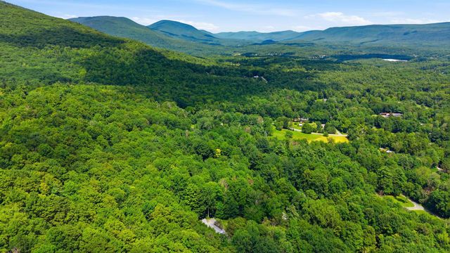 386 Farm Road, Arlington, VT 05250