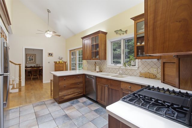 386 Farm Road, Arlington, VT 05250