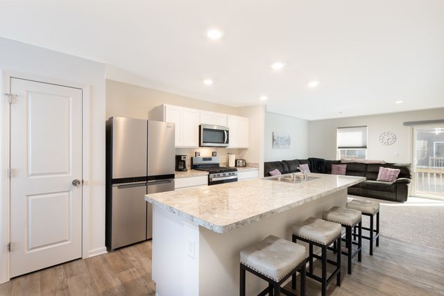 818 Briar Glen Court, Hampshire, IL 60140