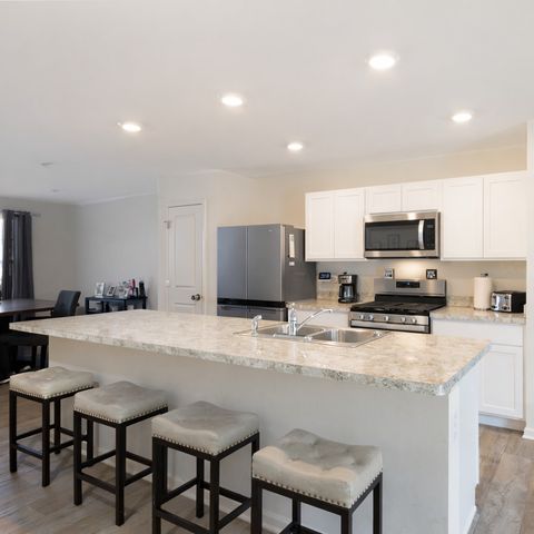 818 Briar Glen Court, Hampshire, IL 60140