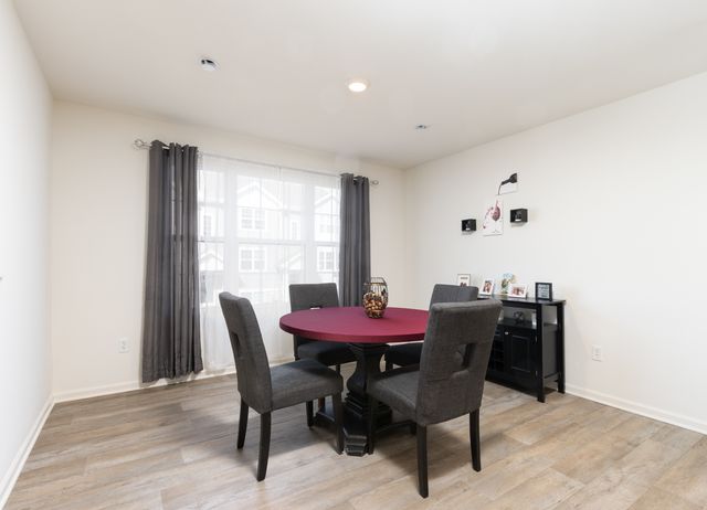 818 Briar Glen Court, Hampshire, IL 60140