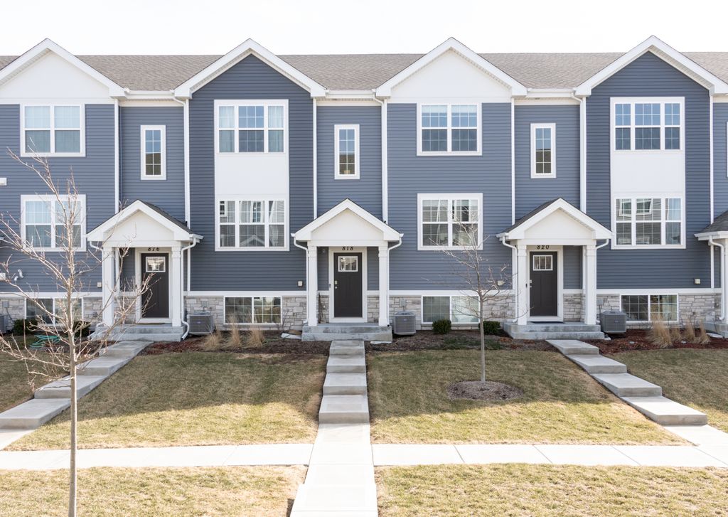 818 Briar Glen Court, Hampshire, IL 60140