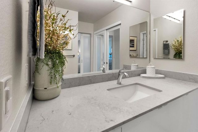 22 22 Schooner Ct, Richmond, CA 94804