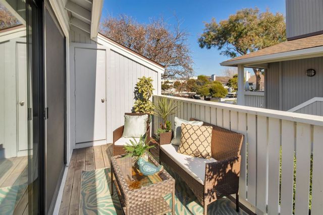 22 22 Schooner Ct, Richmond, CA 94804