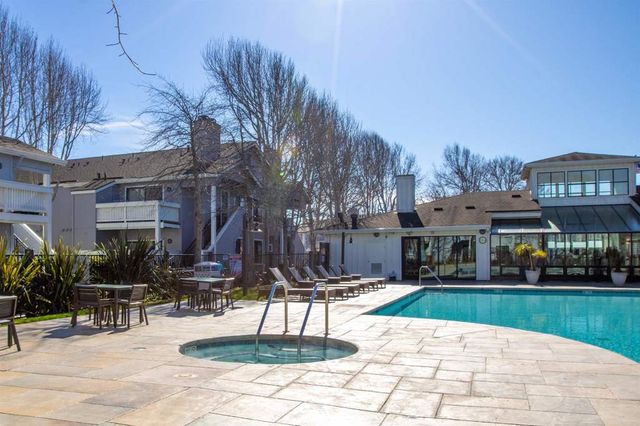 22 22 Schooner Ct, Richmond, CA 94804