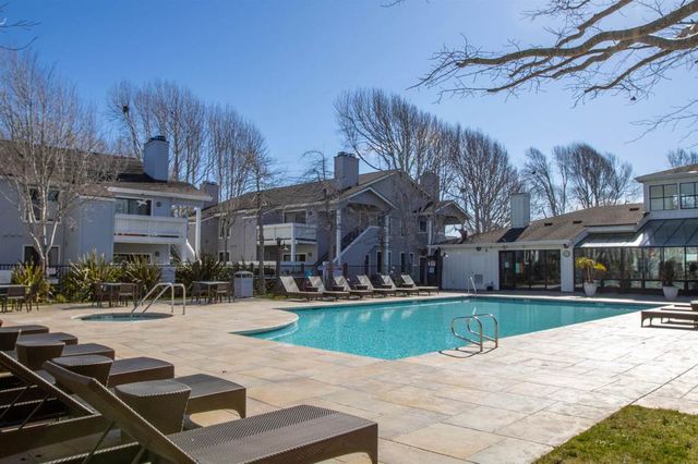 22 22 Schooner Ct, Richmond, CA 94804