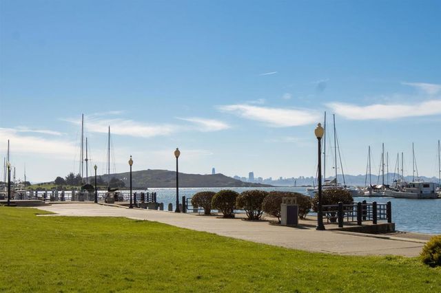 22 22 Schooner Ct, Richmond, CA 94804