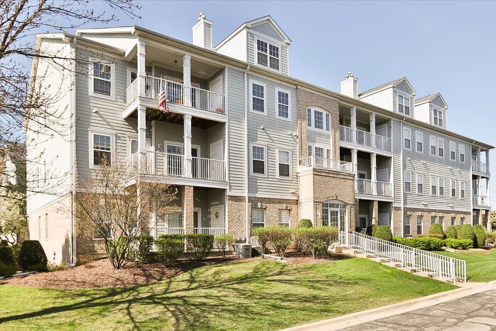 Image 1 of property listing at 1299 W Lake Street 306, Addison, IL 60101