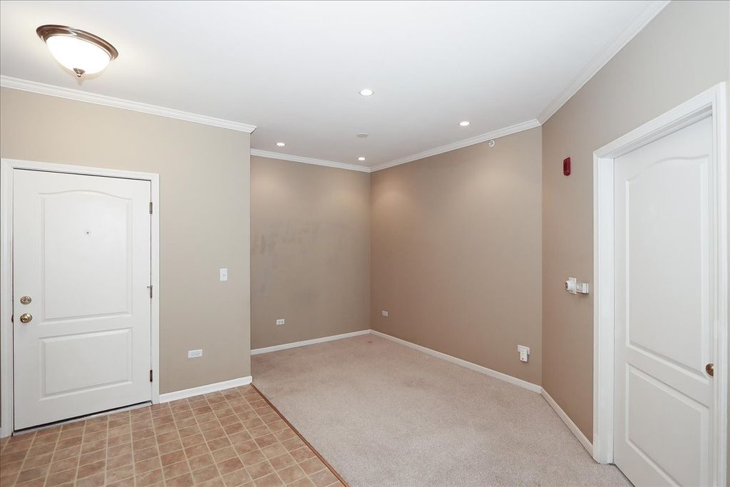 Image 12 of property listing at 1299 W Lake Street 306, Addison, IL 60101