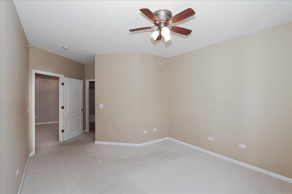 Image 20 of property listing at 1299 W Lake Street 306, Addison, IL 60101