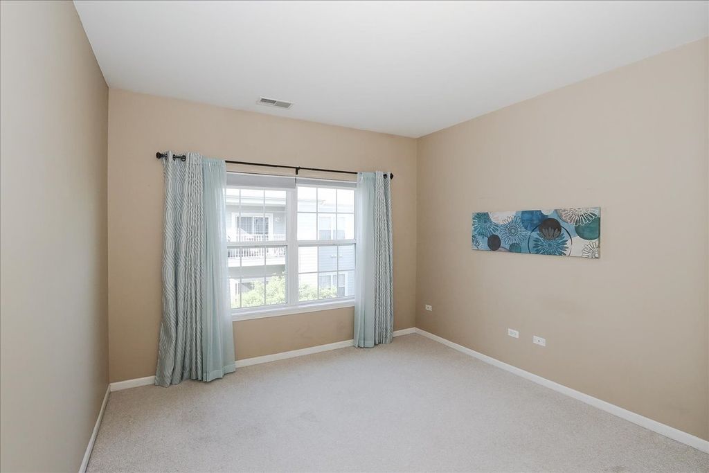 Image 22 of property listing at 1299 W Lake Street 306, Addison, IL 60101