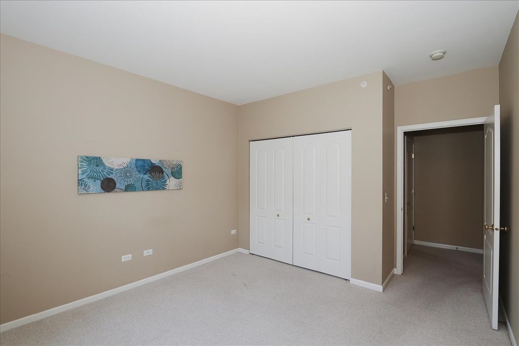 Image 23 of property listing at 1299 W Lake Street 306, Addison, IL 60101